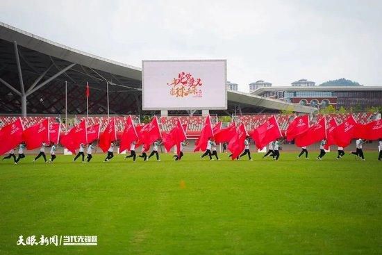 片中，Allen为给女友梦婕更好的生活，不得不努力工作、忙于应酬，却忽视了恋人间的陪伴，且即便再拼命地工作，两人在物欲横流的大城市仍是一无所有，被生活压得透不过气的他们最终爆发争吵，不欢而散，这一幕正是许多打工在外情侣的缩影